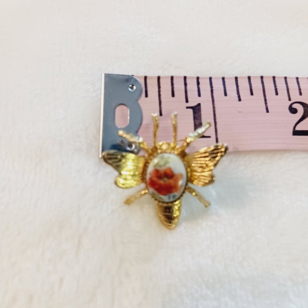 Vintage Gold Tone Bee Brooch Pin Hand-Painted Flower Body Initialed 1" Whimsical - Picture 3 of 10